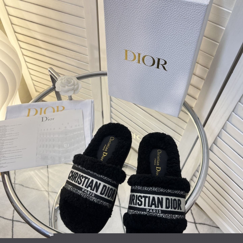 ch**an D*or slippers